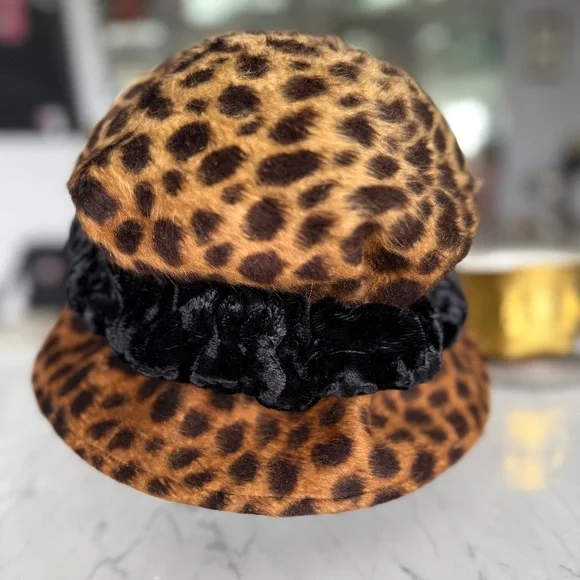 Vintage 1990s Kathy Luker Leopard “Faux Fur” Finish Hat w/ Plush Black Band - Picture 3 of 12